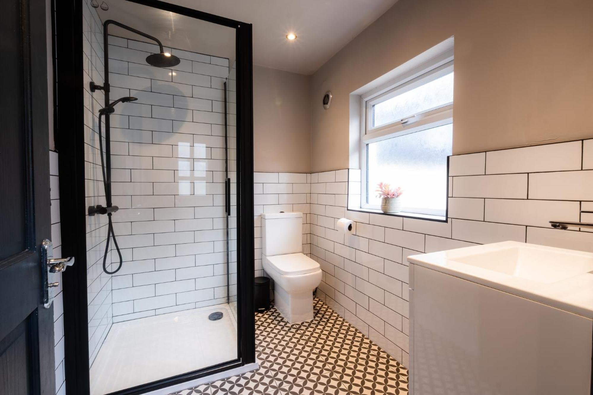 Entire Modern House Liverpool, 6 Bedrooms Luaran gambar